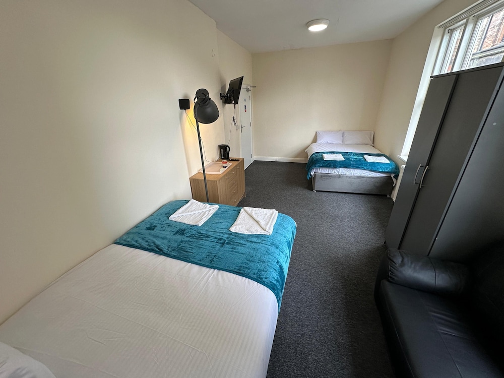 Family Quadruple Room, 2 Double Beds, Non Smoking, Shared Bathroom
