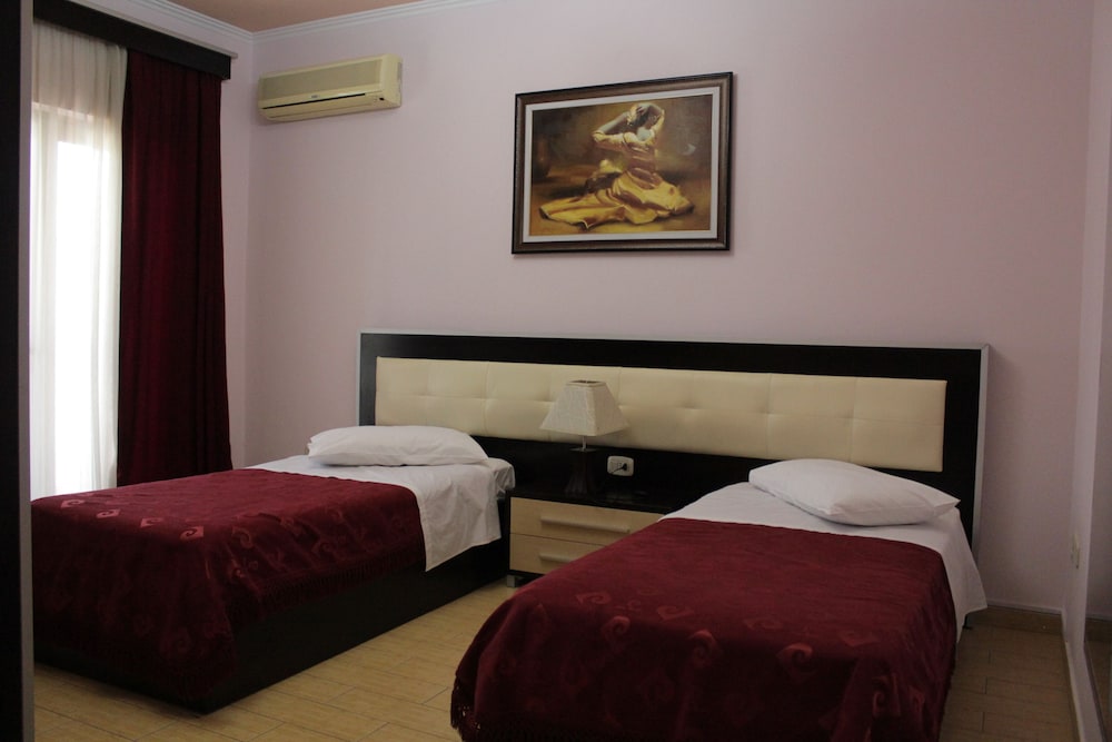 Economy Twin Room photo 1