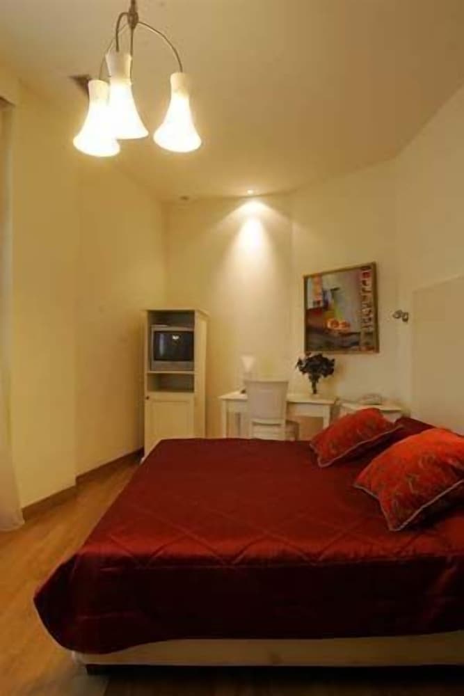 Economy Twin Room photo 3