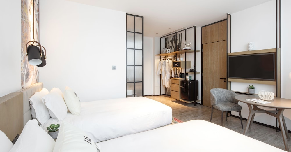 Room (Popular)