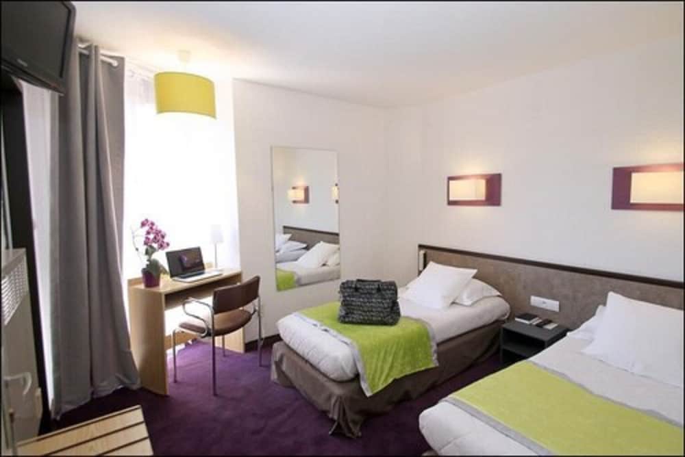 Twin Room - Photo 9