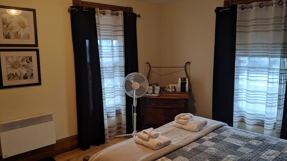 Double Room, 1 Queen Bed photo 2