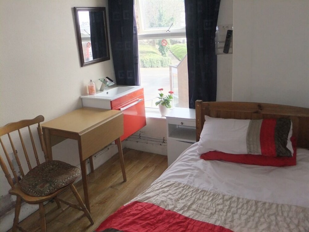 Single Room, Shared Bathroom photo 2