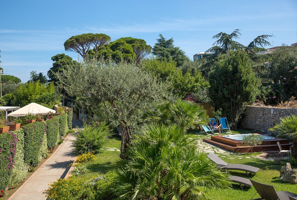 Standard Double or Twin Room, Garden View - Photo 4