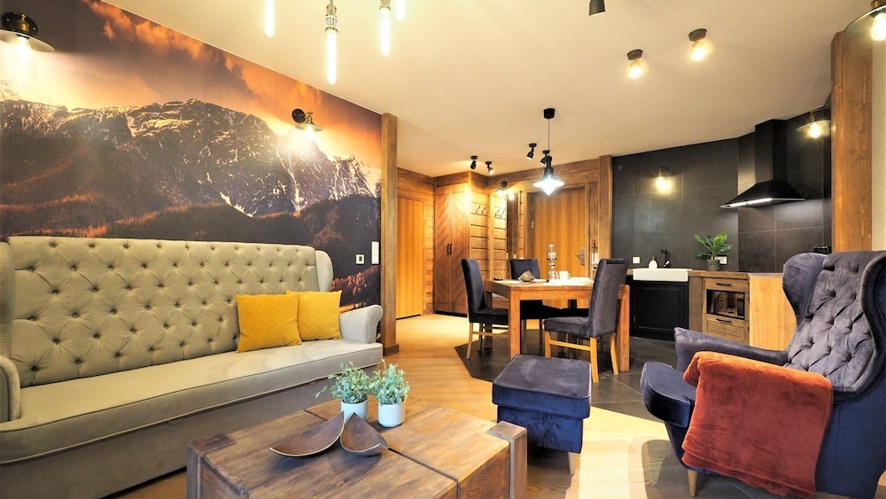 Deluxe Apartment (305 without SPA, no Pool access)