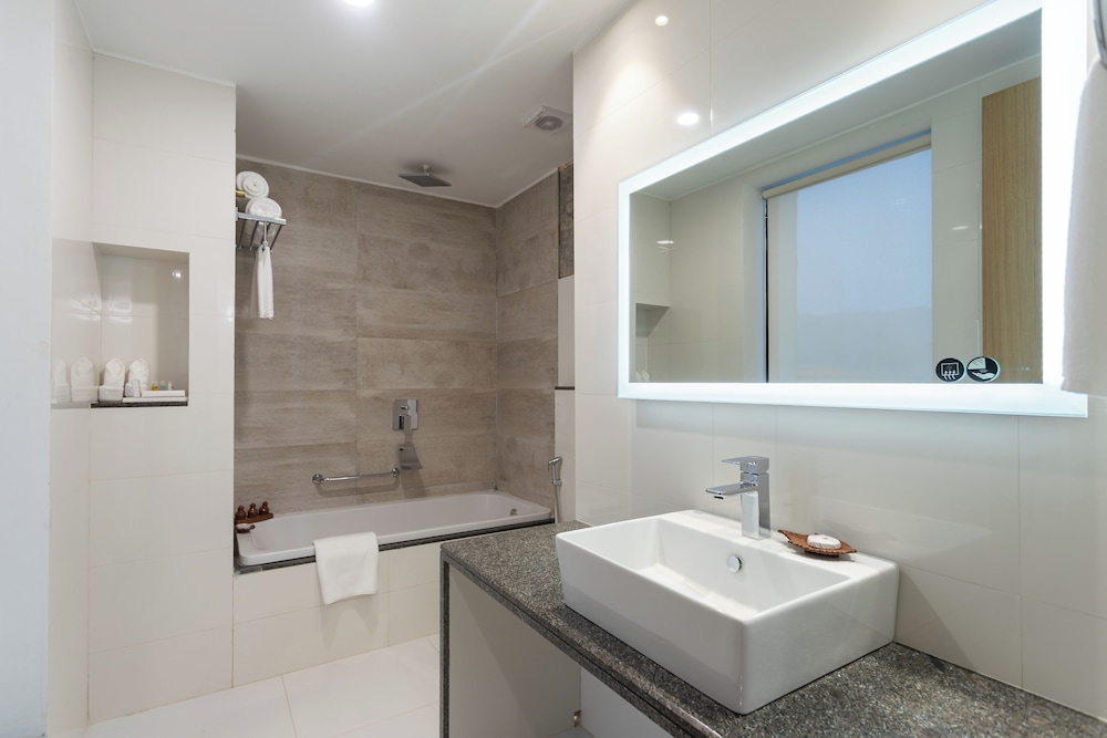 Deluxe Suite - Photo 3