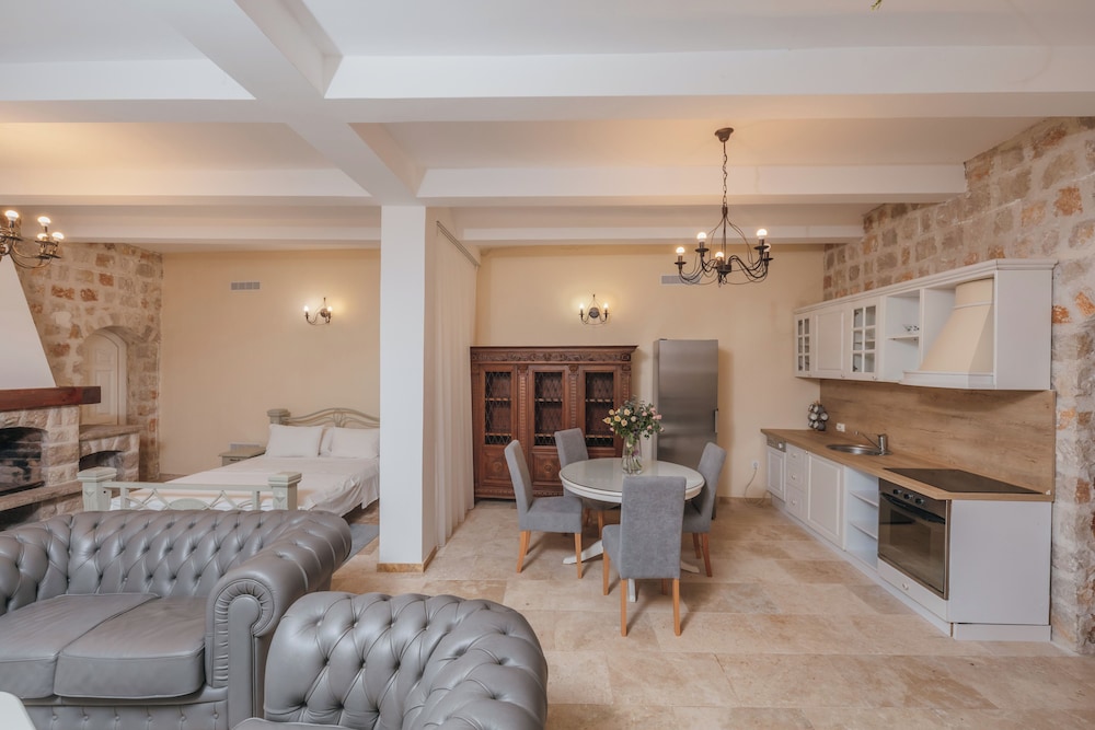 Classic Studio, Pool Access, Sea View