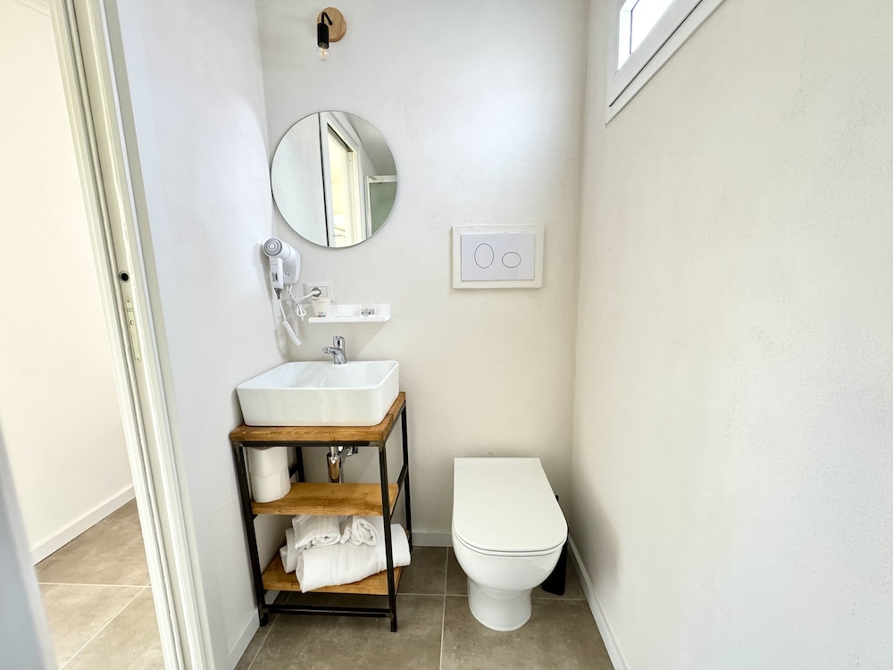 Standard Room, 1 Double Bed - Photo 2