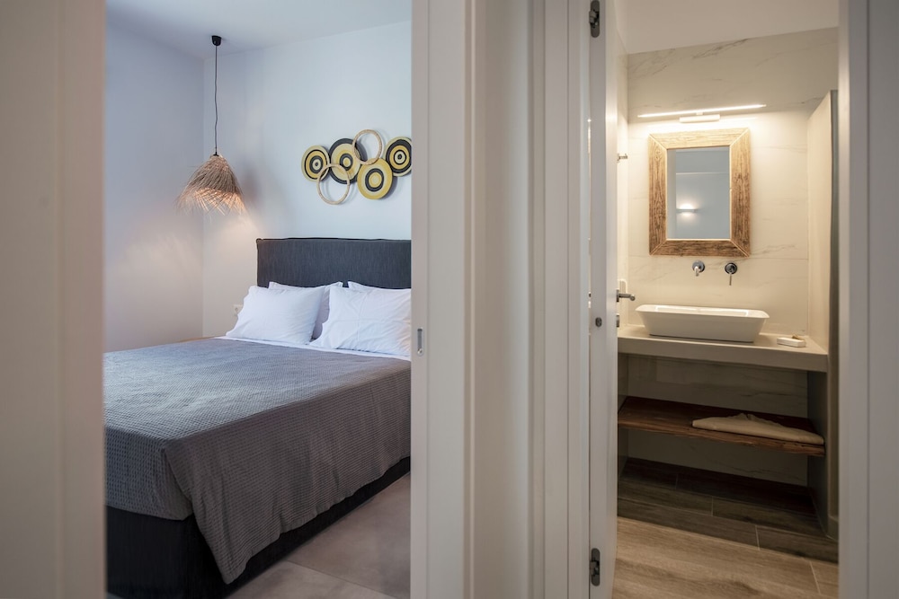 Deluxe Apartment, 1 Queen Bed with Sofa bed, Pool View