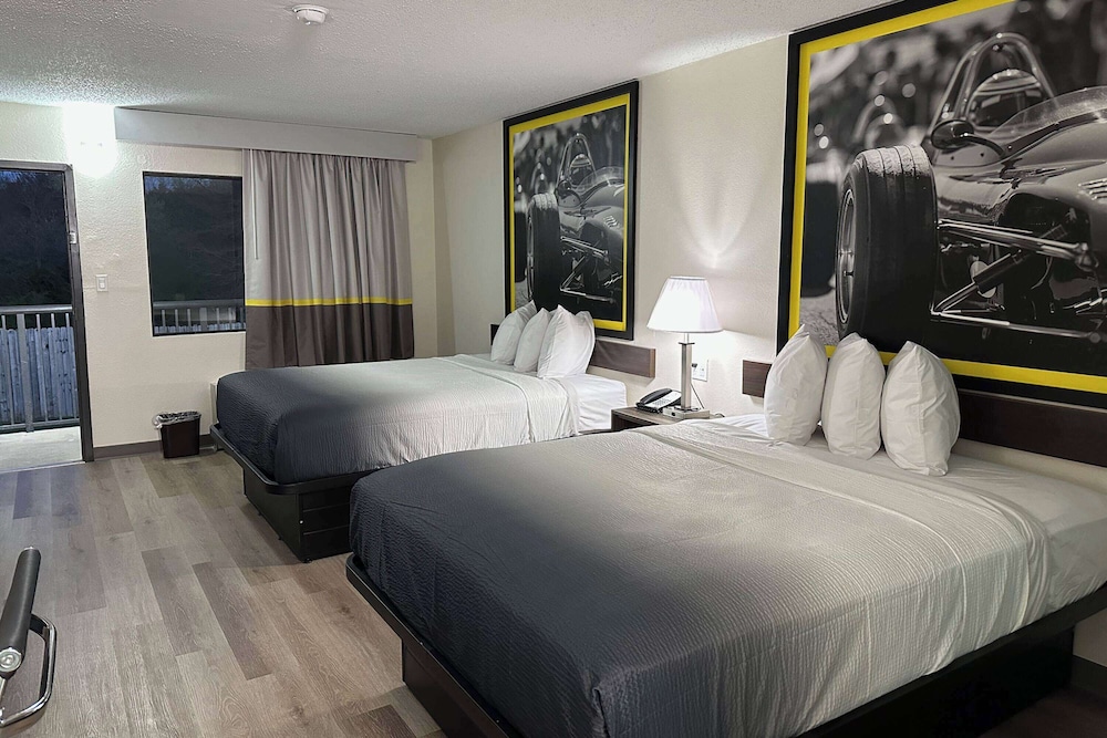 Room, 2 Queen Beds, Non Smoking photo 3