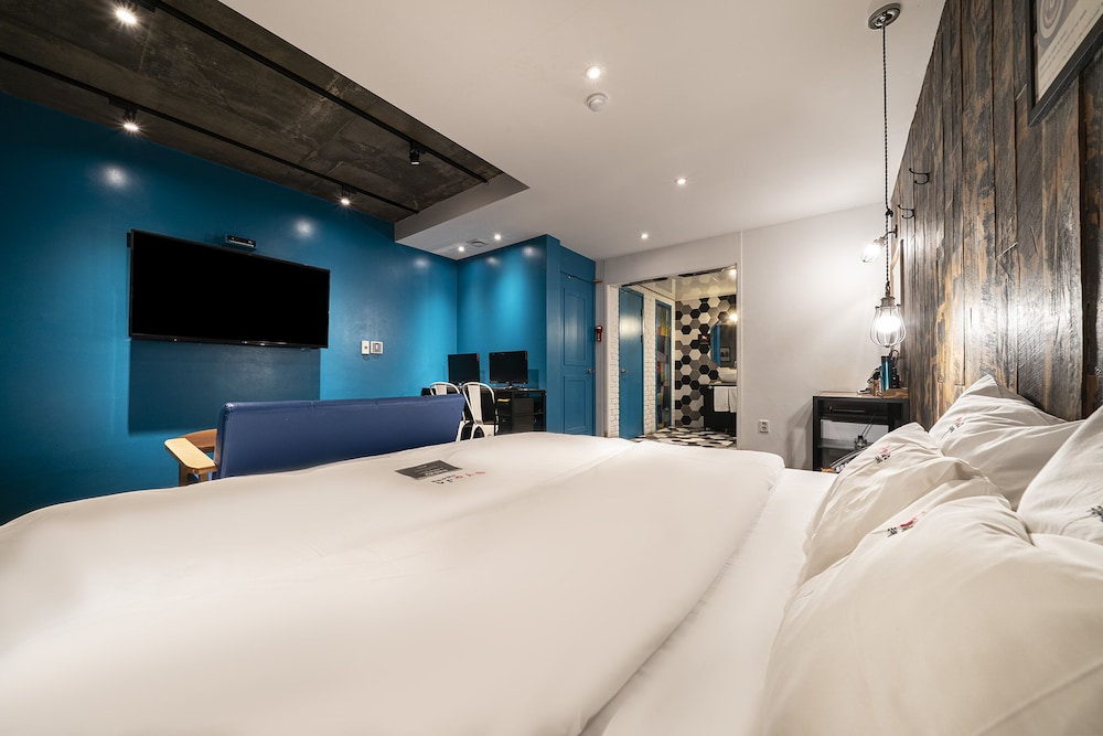VIP (Check in time Mon-Thu 6 PM,Fri-Sun 9 PM) photo 1