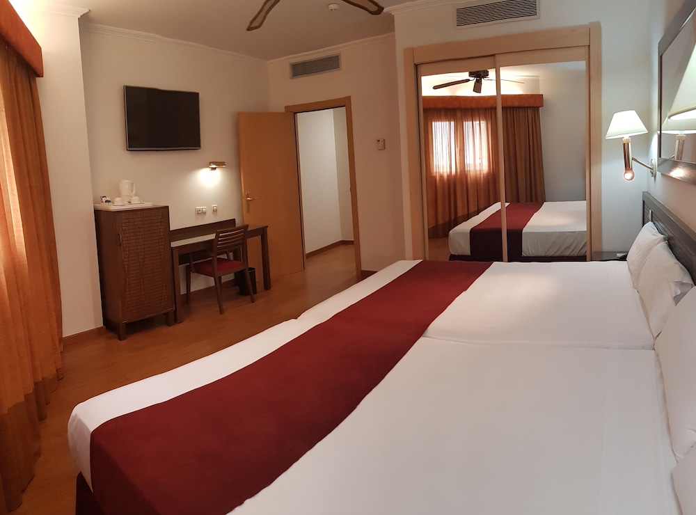 Family Double Room - Photo 1