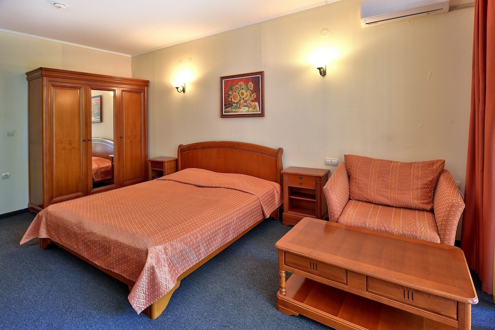 Double or Twin Room (Healing Hot Mineral Pools - Free Use) photo 3