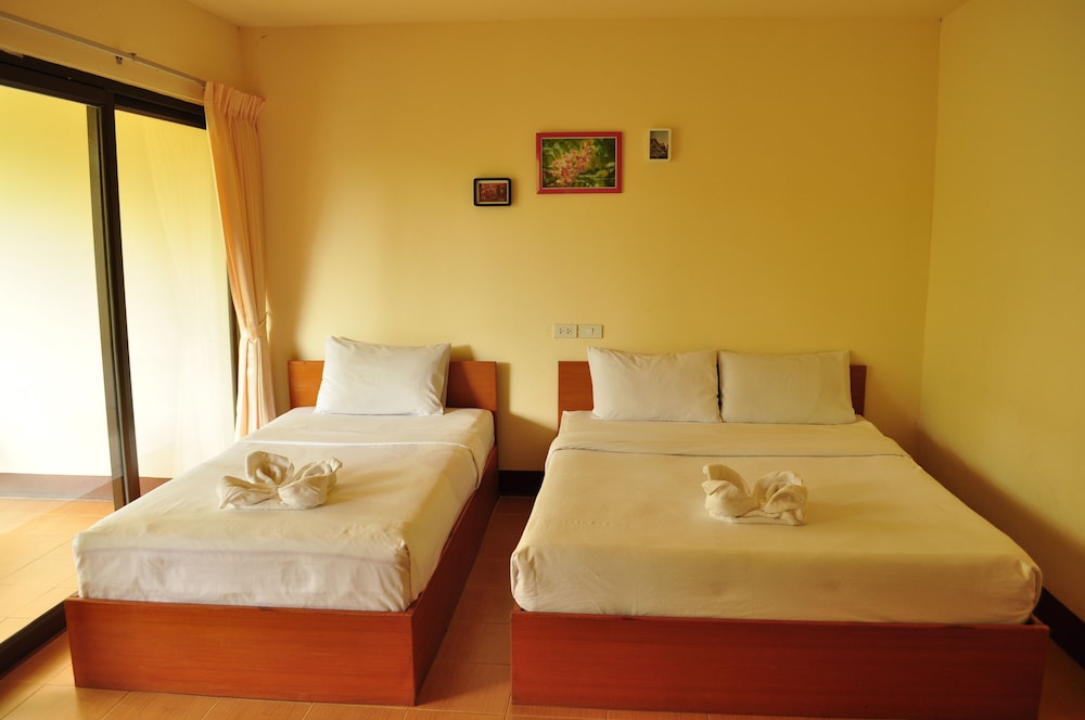 Superior Triple Room photo 2