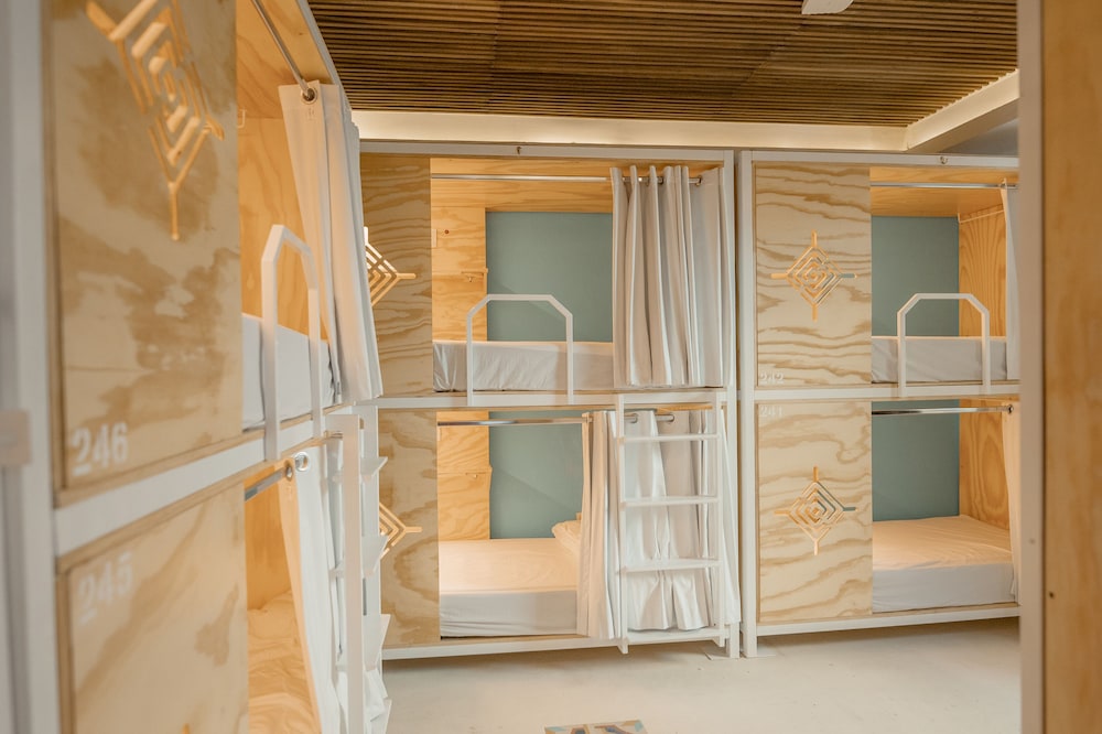 Mixed Deluxe Shared Dormitory for 8 people