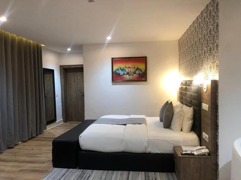 Classic Room, Balcony, City View photo 2