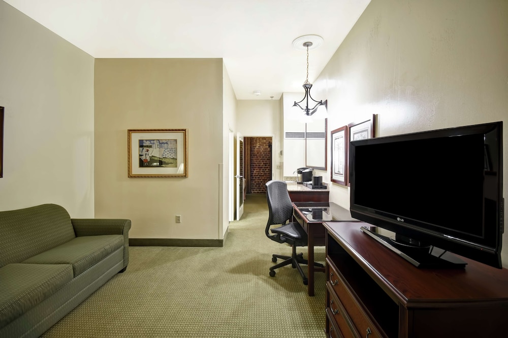 Suite, Accessible, Non Smoking - Photo 3