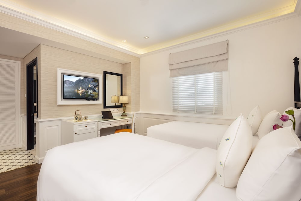 Colonial Elegance Deluxe Twin photo 1