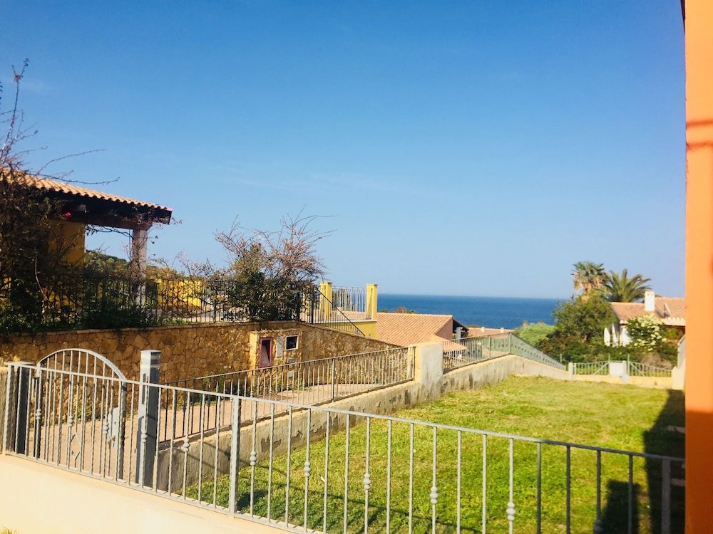 Comfort Apartment, 2 Bedrooms, Patio, Sea View