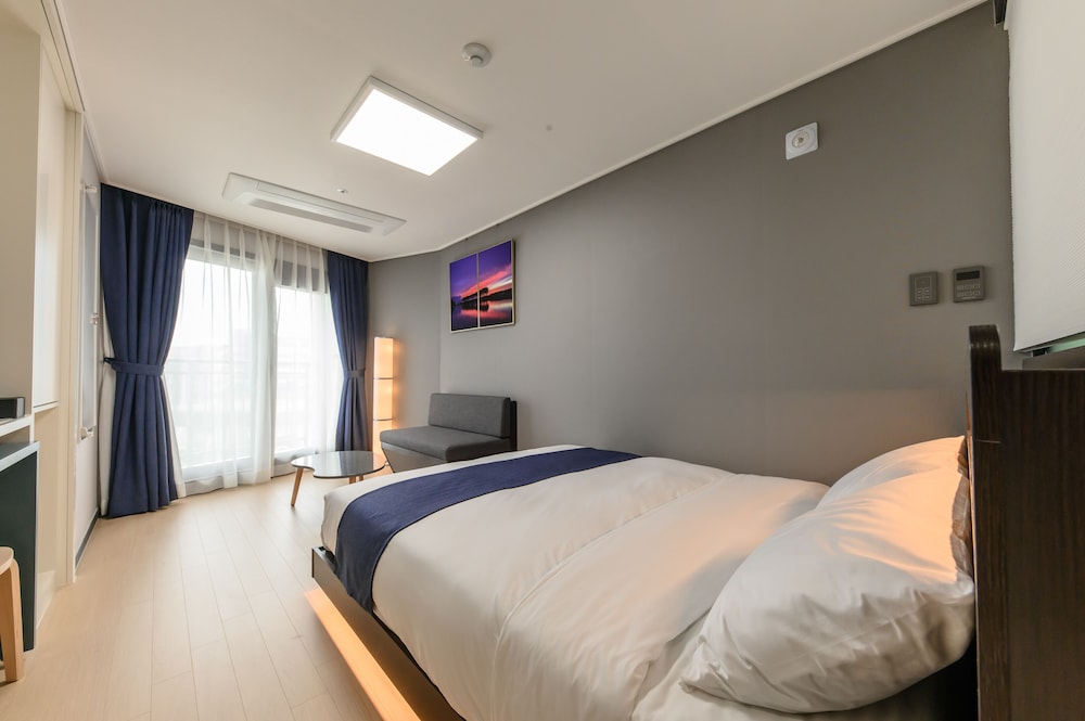 Deluxe Double Room, City View (Block A, B, C randomly assigned) - Photo 7