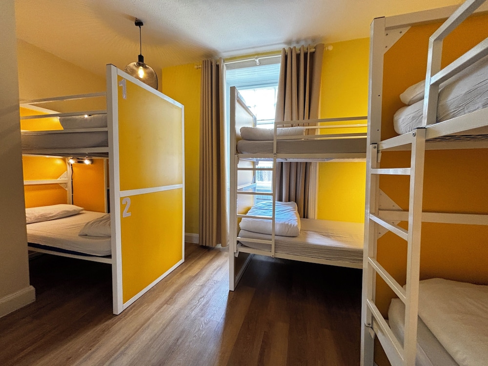 6-Bed Private Room Shared Bathroom