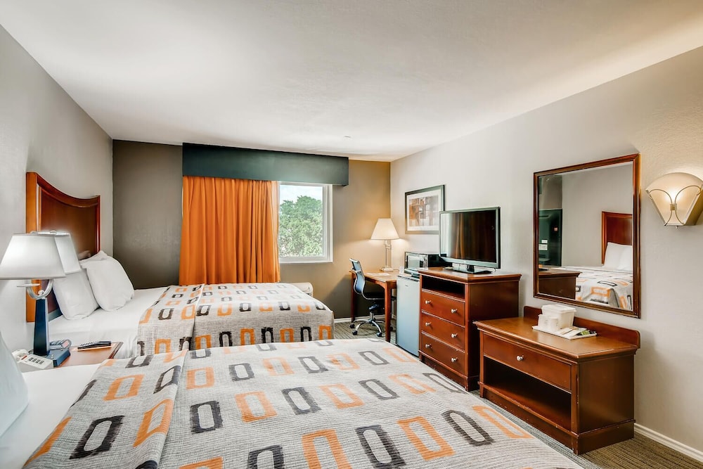 Standard Room, 2 Queen Beds - Photo 3