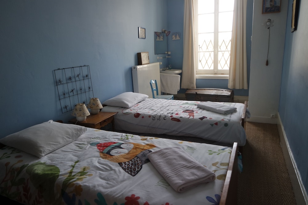 Economy Double or Twin Room, 2 Twin Beds photo 2