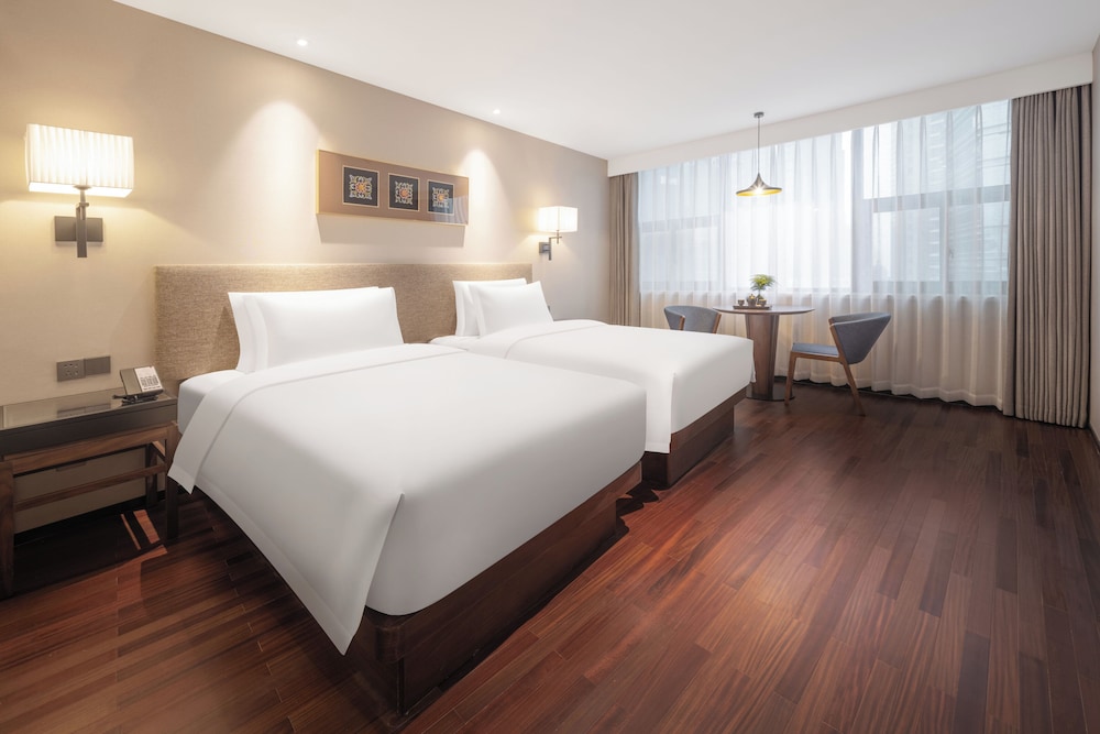 Surprise Twin Room