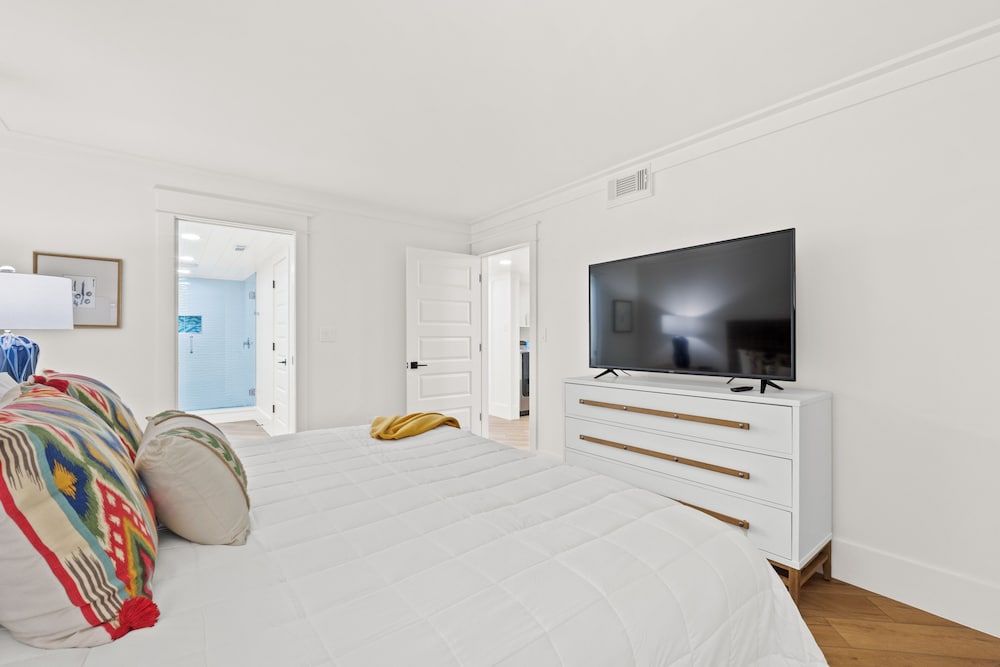 Condo, 2 Bedrooms, Beachfront (Tower 2 - 207)