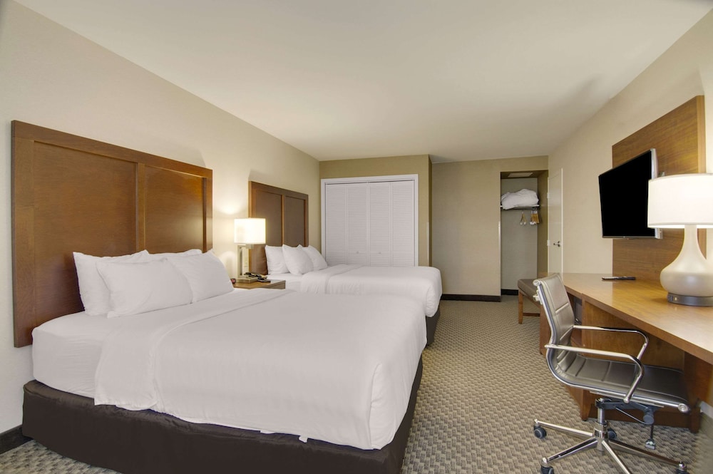 Suite, Multiple Beds, Non Smoking photo 2