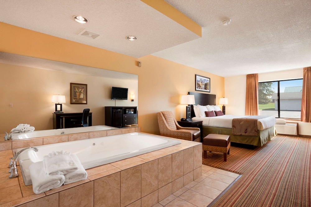 Studio Suite, 1 King Bed, Non Smoking - Photo 1