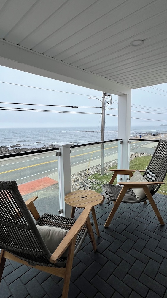 Deluxe Room, 1 King Bed, Balcony, Full Unobstructed Ocean View photo 2