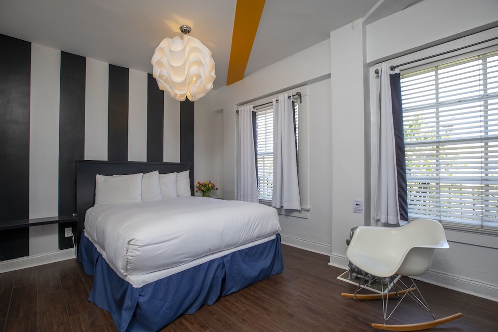 Deluxe Double Room, Ensuite (Street View) - Photo 5