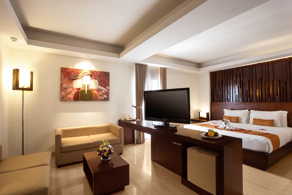 Honeymoon Suite - Photo 5