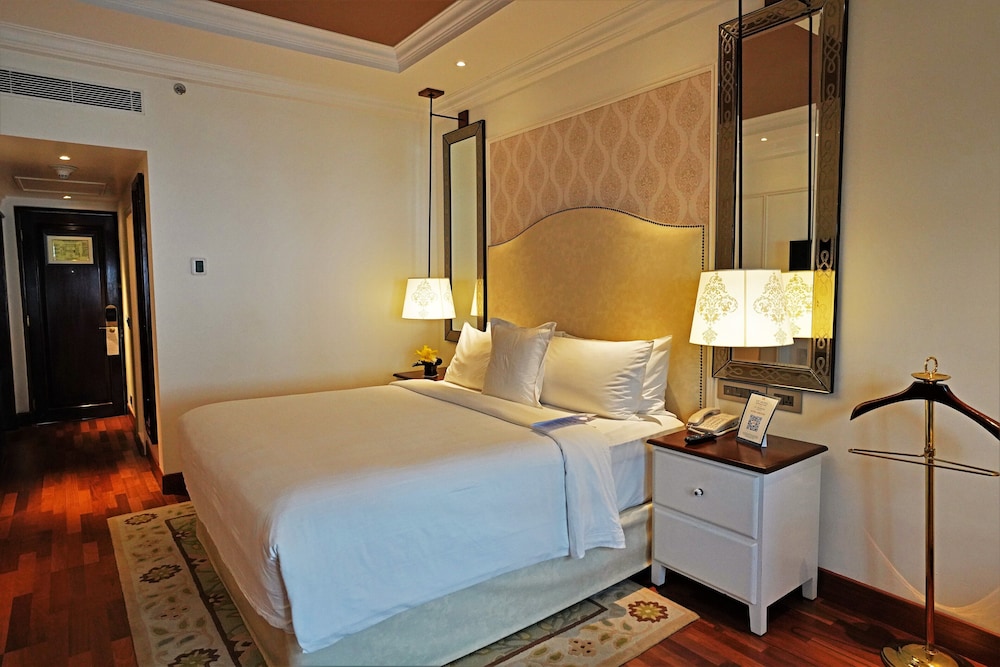 Room, 1 Queen Bed, Smoking, Tower - Photo 4