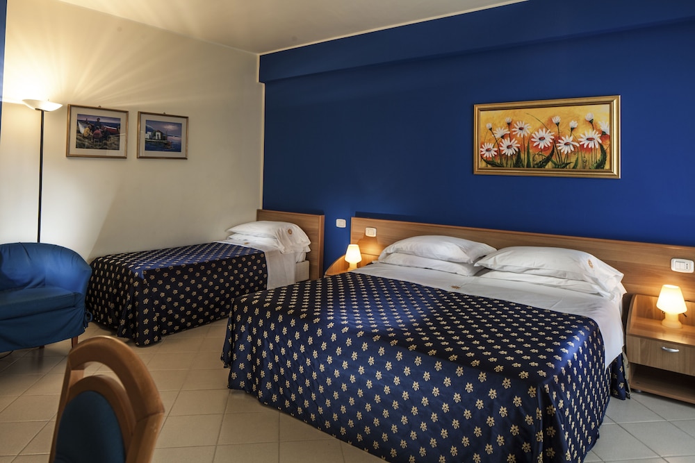 Classic Quadruple Room photo 2