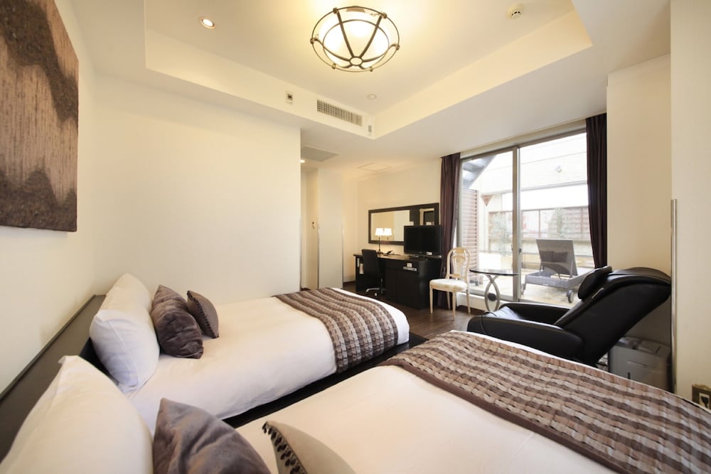 Monaco Suite, 1 Bedroom, Smoking, Balcony photo 2