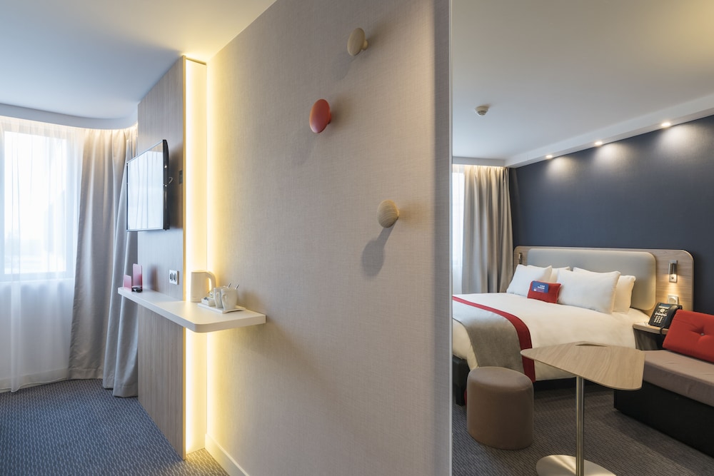 Standard Room, 1 Double Bed with Sofa bed (Free Breakfast) thumbnail 6