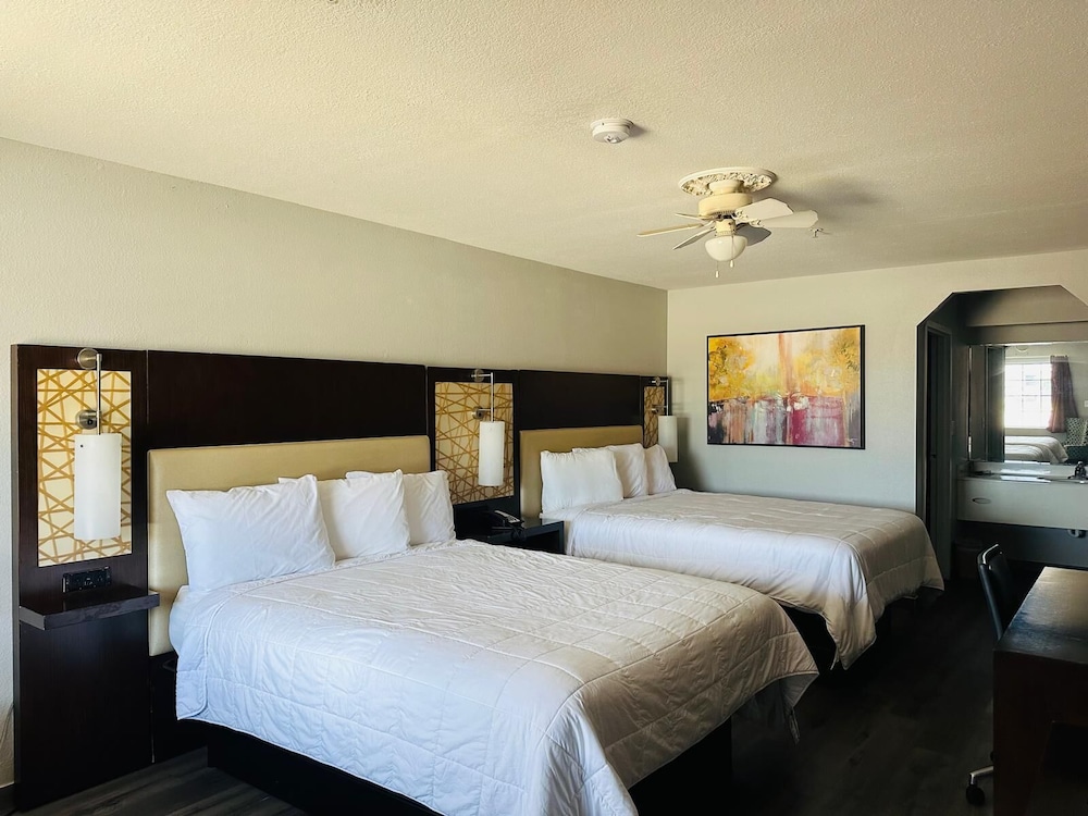 Deluxe Room, 2 Queen Beds, Non Smoking