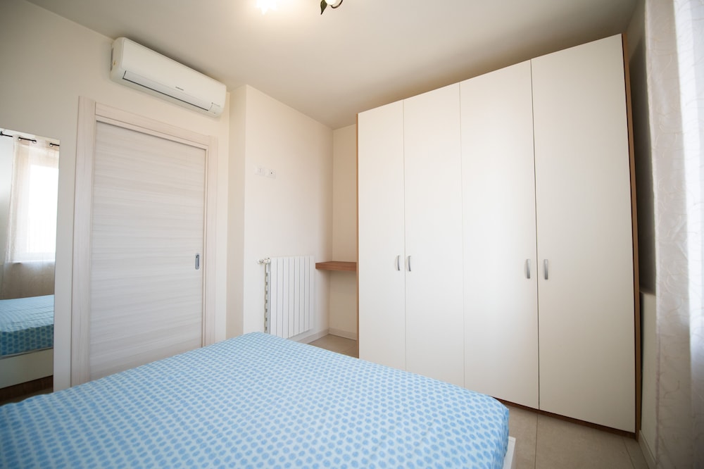 Basic Apartment photo 3