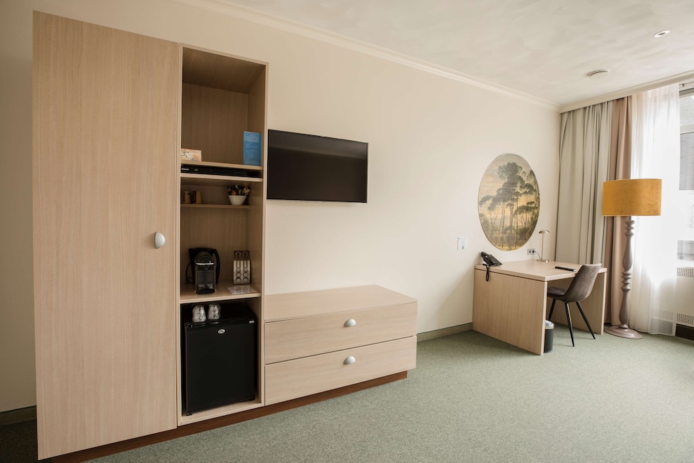 Superior Room, 1 King Bed, Non Smoking - Photo 4