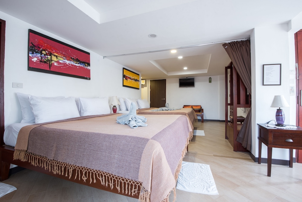 Family Double Room, 2 Double Beds thumbnail 5