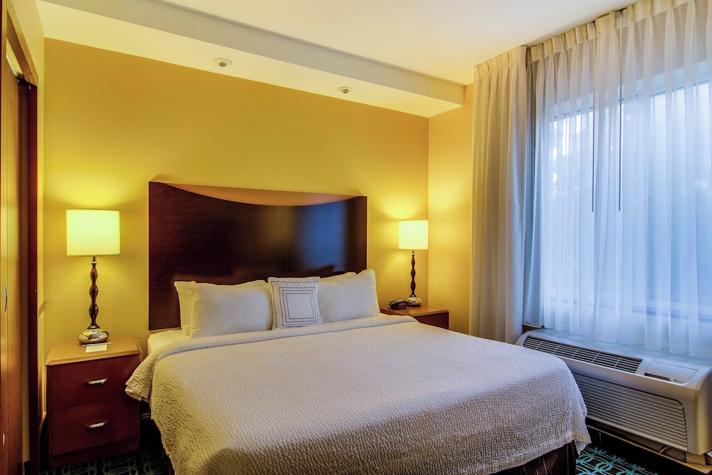 Executive Suite, 1 Bedroom (Hearing Accessible) - Photo 2