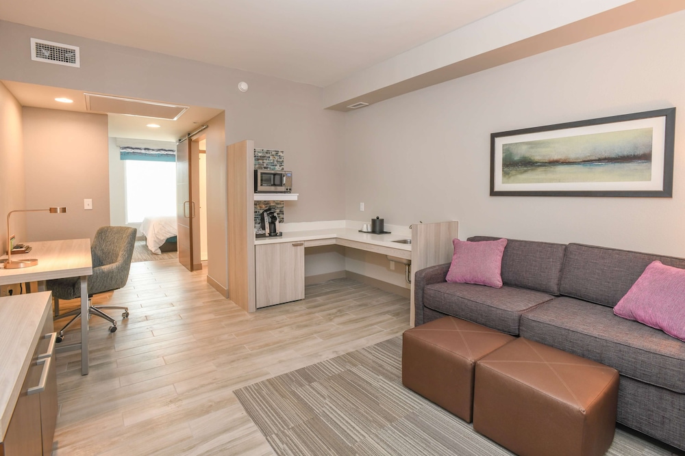 Deluxe Room, 1 King Bed, Accessible (Hearing) photo 1