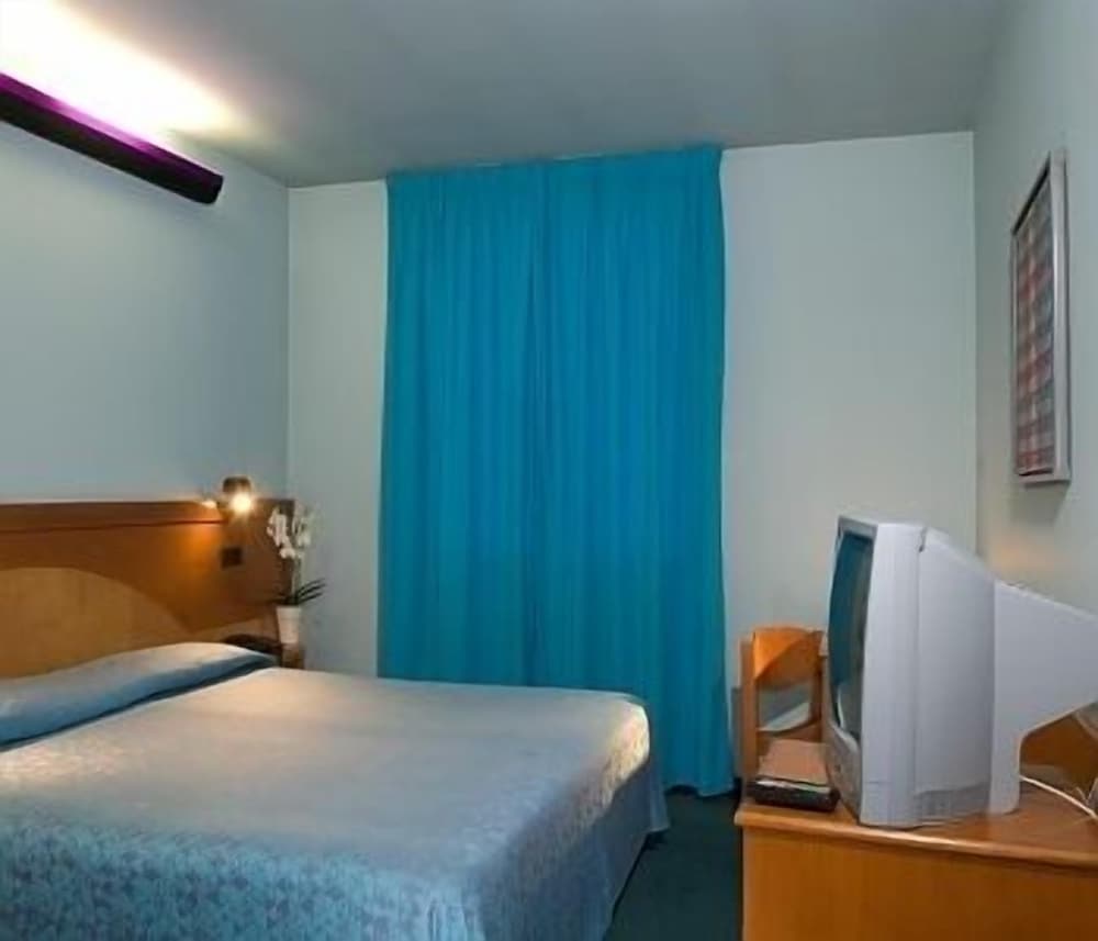 Standard Double or Twin Room - Photo 1