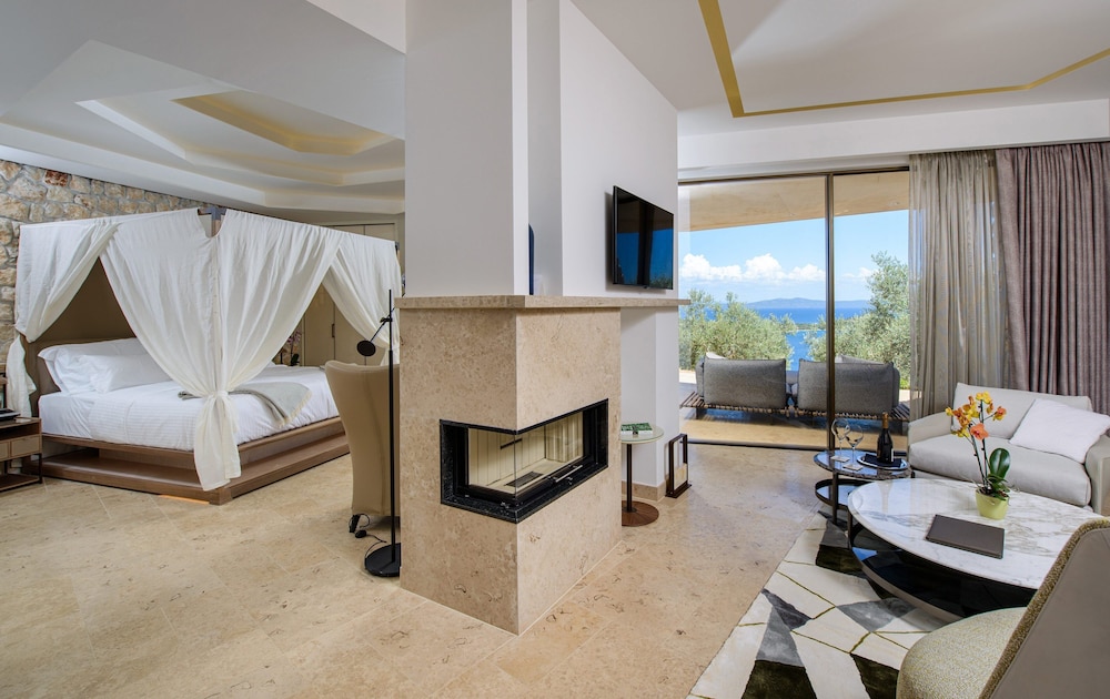 Deluxe Suite with Terrace, Sea View and Grove View - Photo 1