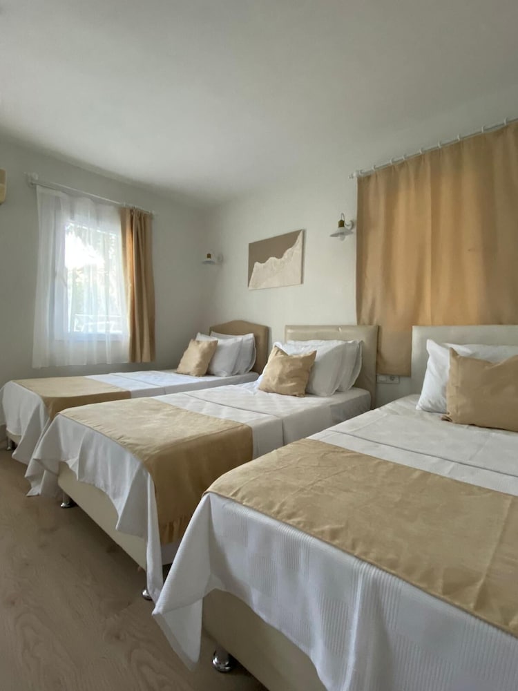 Basic Triple Room photo 3
