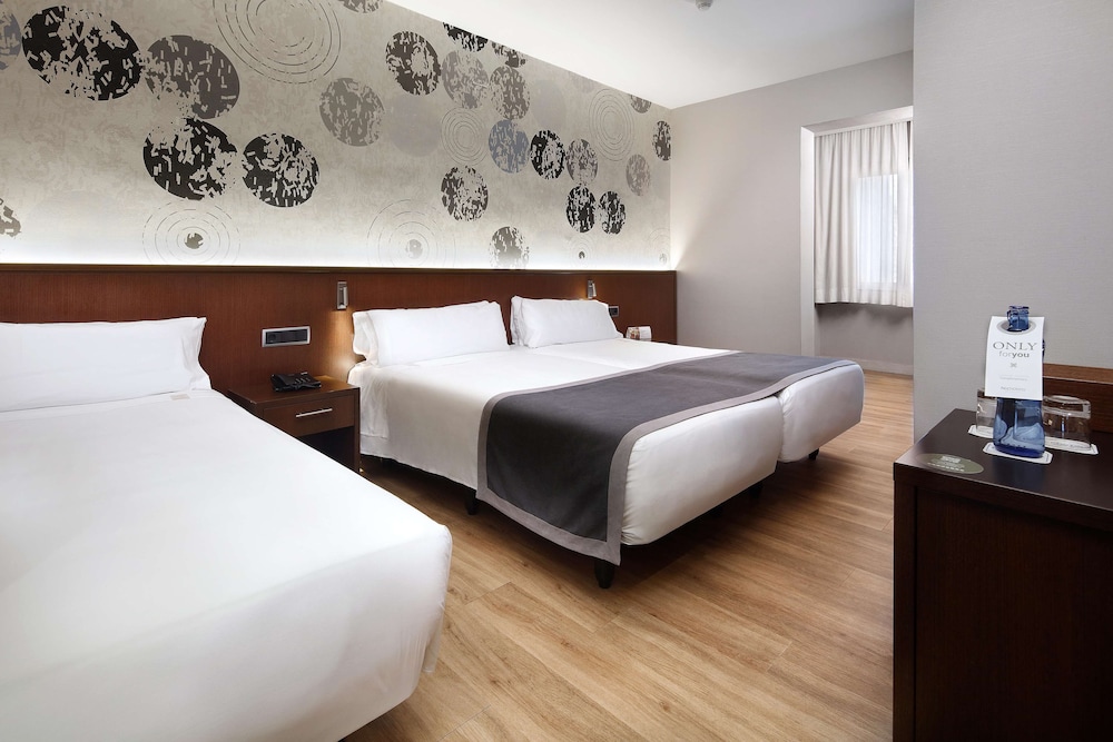 Standard Room (with extra bed) photo 2