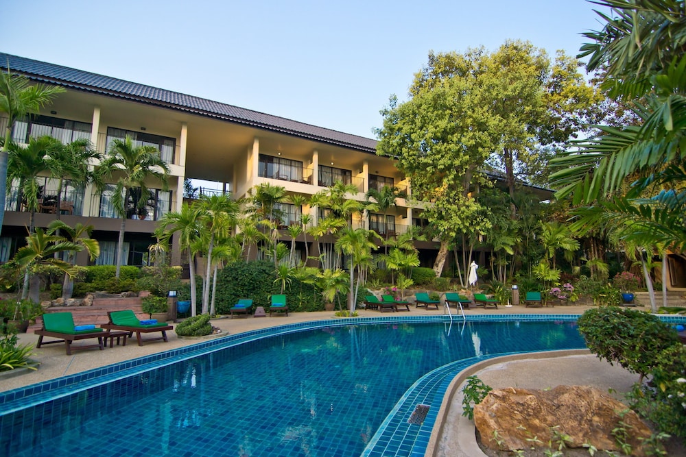 Superior Room, Pool View - Photo 9