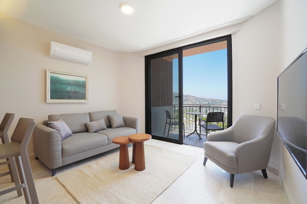 Condo, 2 Bedrooms, Sea View